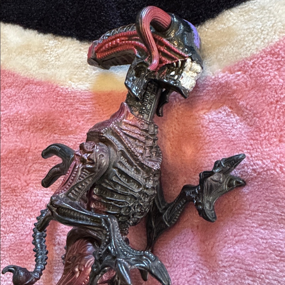 Vintage 1992 Kenner Aliens Bull Alien Action Figure